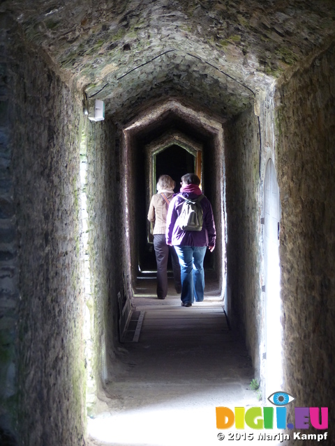 FZ023962 Margaret and Jenni in Caerphilly castle